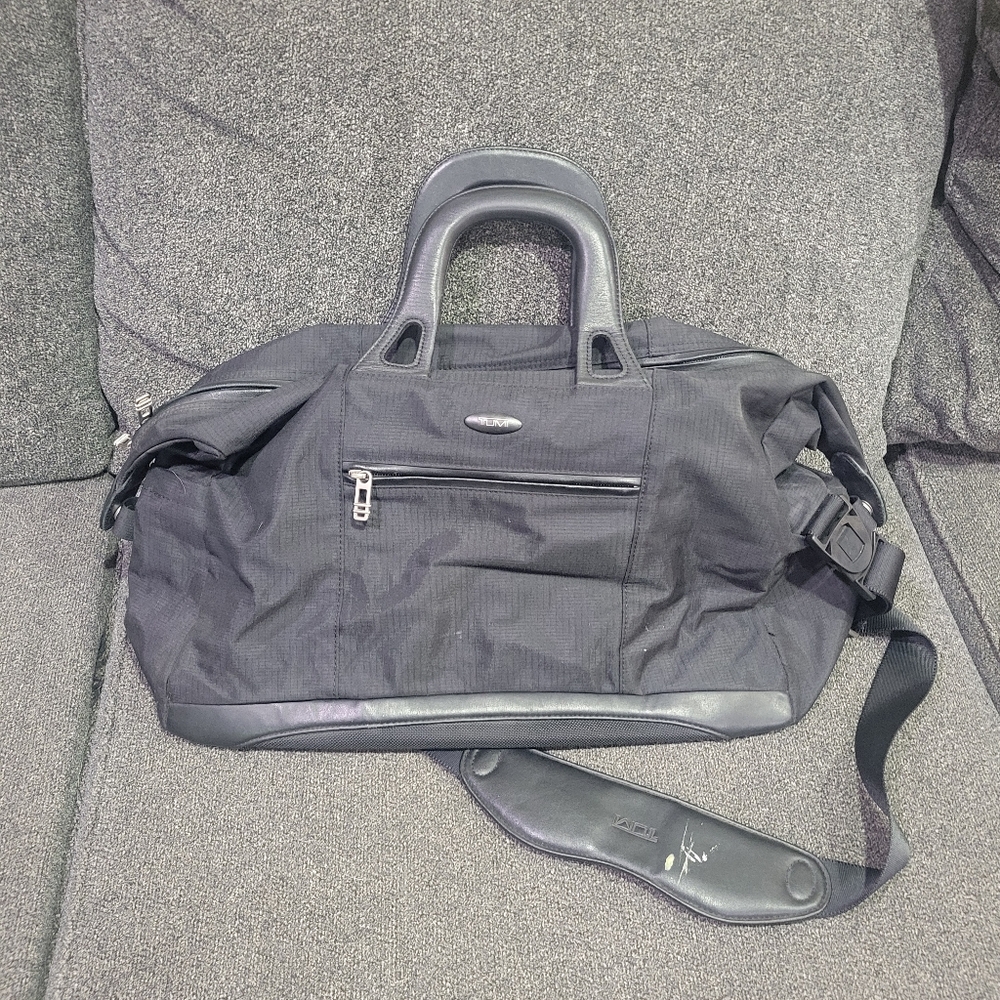 Tumi Duffle Bag Nylon Leather Black Carry On Travel Weekender